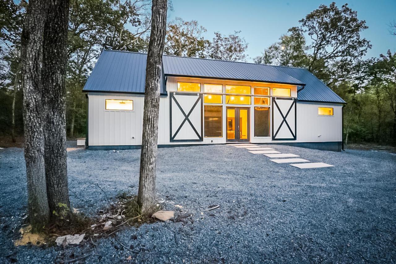 "The Barndo" 4Br Luxury Cabin, Hot Tub, Fire Pit, Bunks, Arcades, Playhouse! Broken Bow Ngoại thất bức ảnh